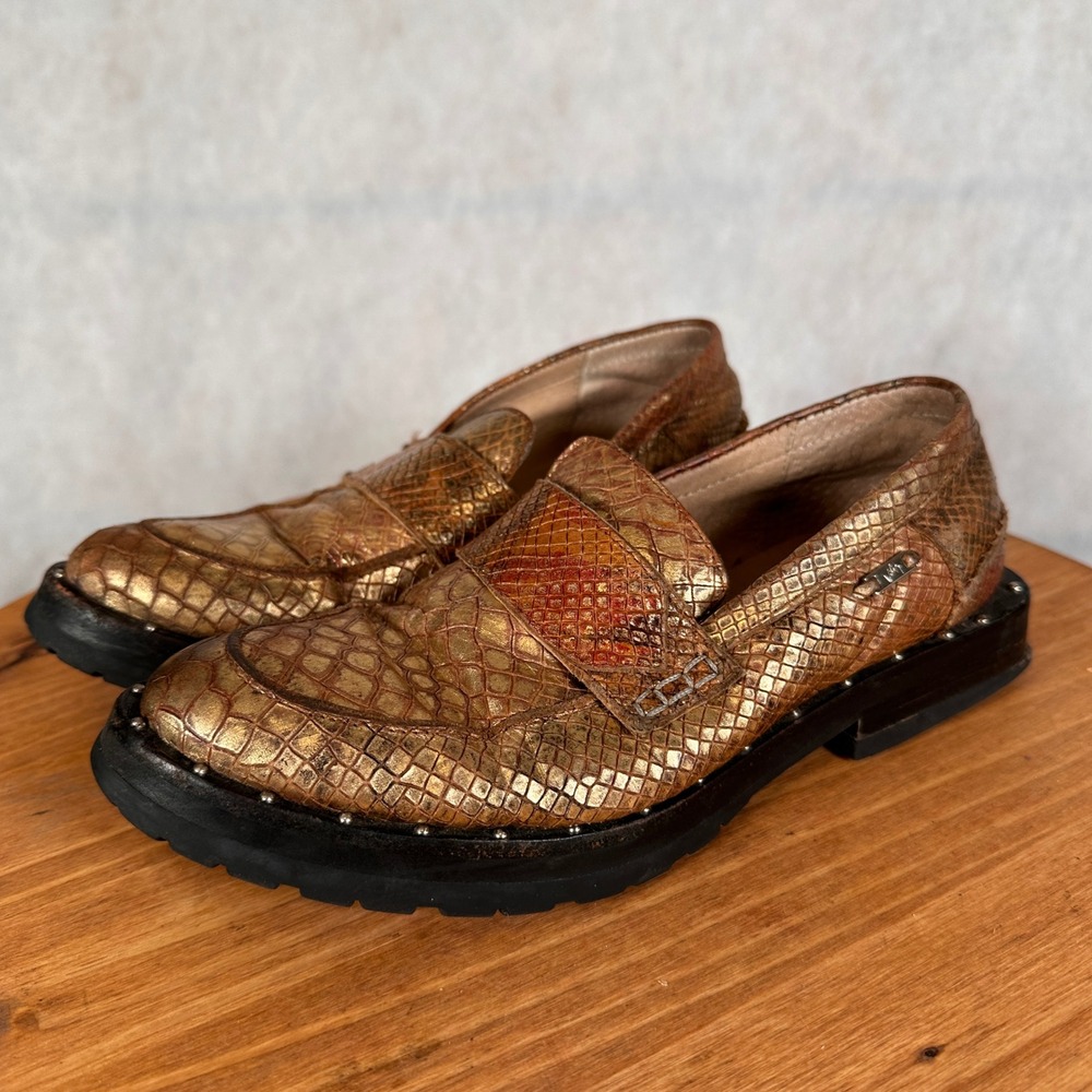 Velez Snakeskin Loafers Womens 7 Gold Good Metallic Lug Sole Studded Edgy